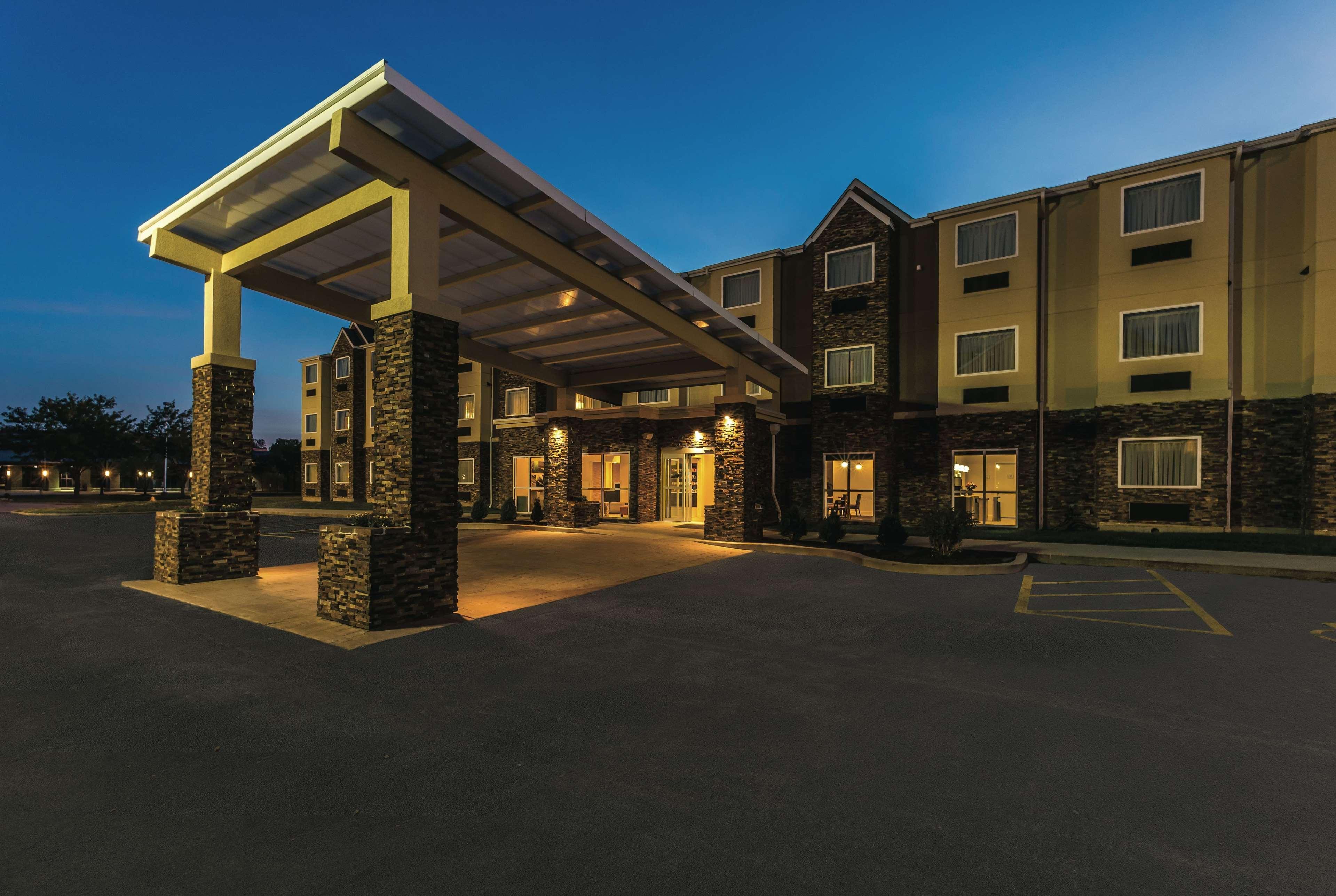 La Quinta By Wyndham Collinsville - St. Louis Exterior photo