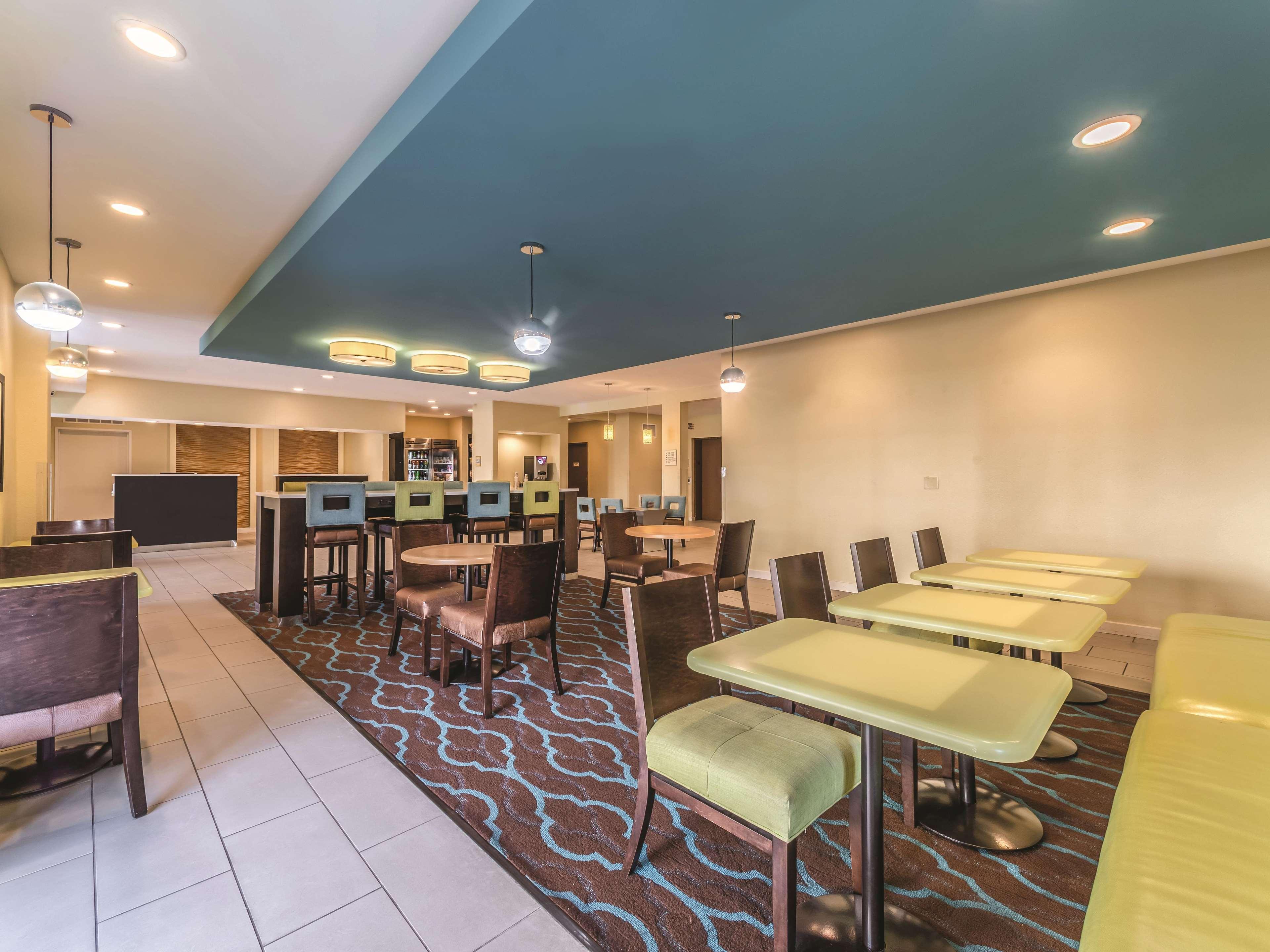 La Quinta By Wyndham Collinsville - St. Louis Exterior photo