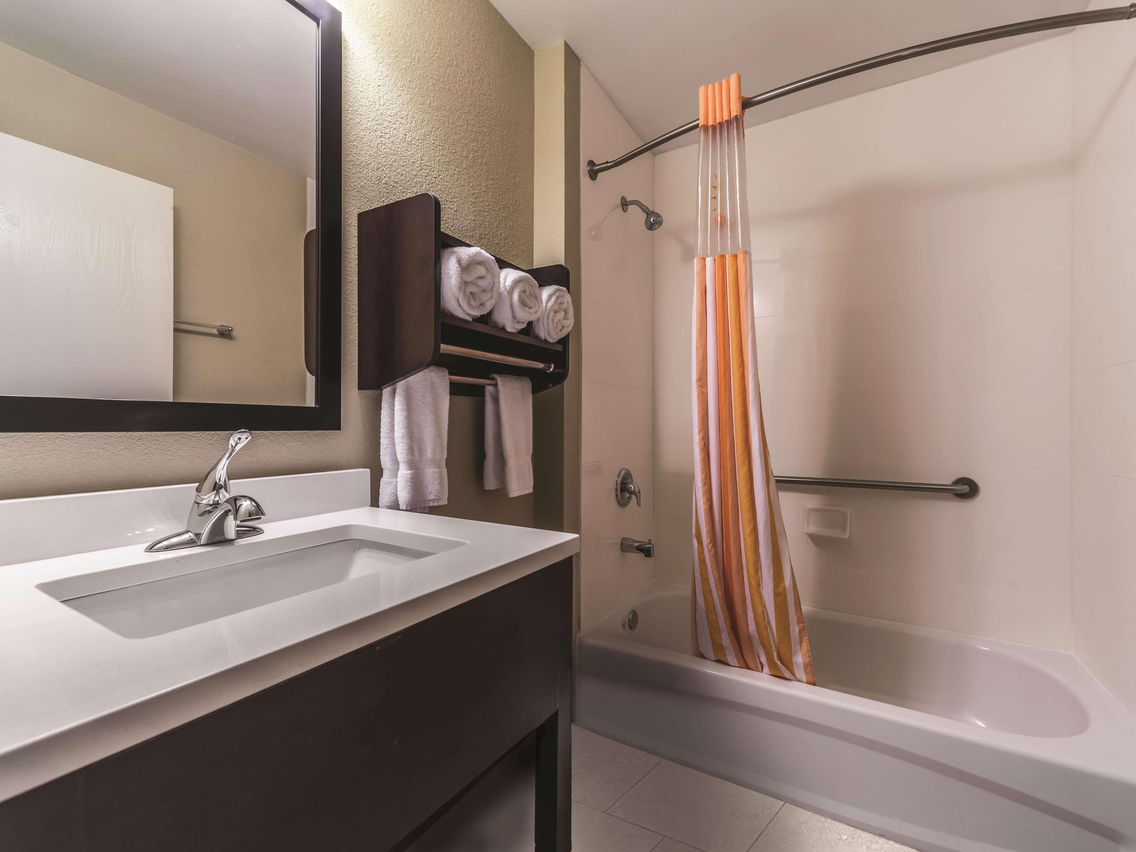 La Quinta By Wyndham Collinsville - St. Louis Exterior photo