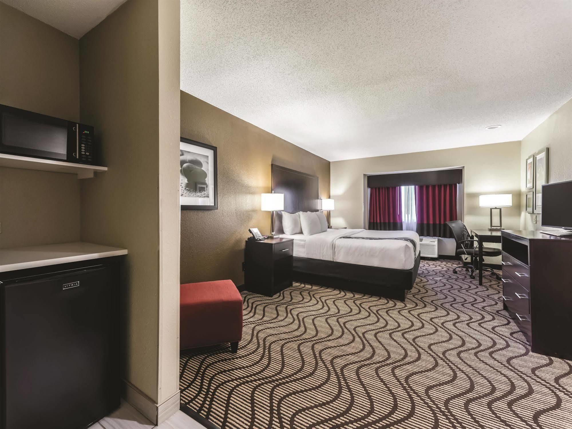 La Quinta By Wyndham Collinsville - St. Louis Exterior photo