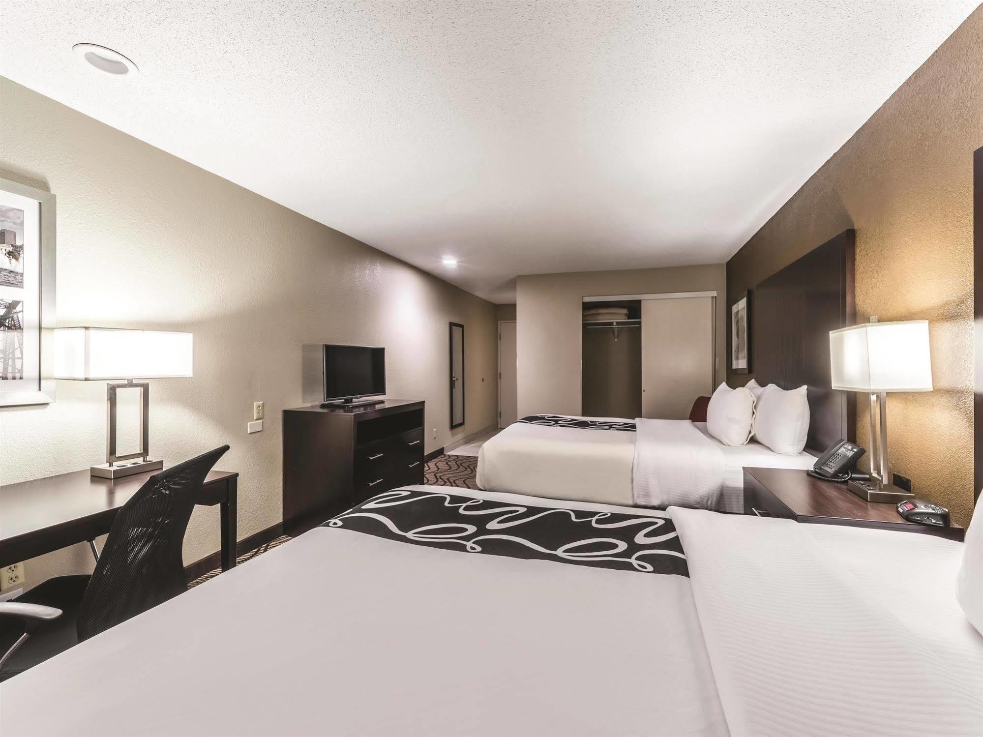 La Quinta By Wyndham Collinsville - St. Louis Exterior photo